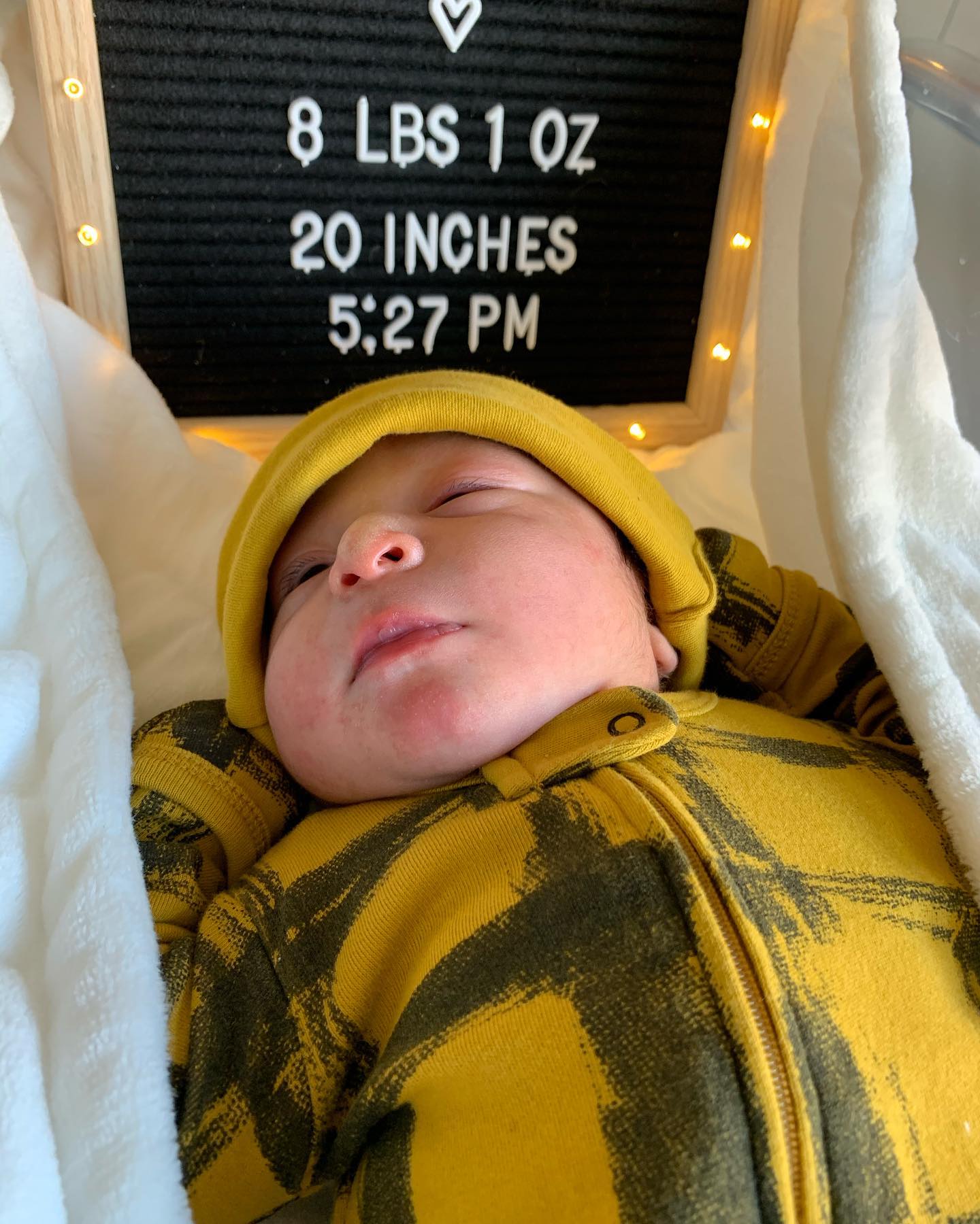 What a way to end the Year! Happy Born Day Baby Cyrus, born on 12/29/2020 at 5:27pm 8 lbs 1 oz 20 inches! Cant wait to show Mila her new baby brother! We have ourselves another sports fan in the house ...Let's goooo
.
.
.